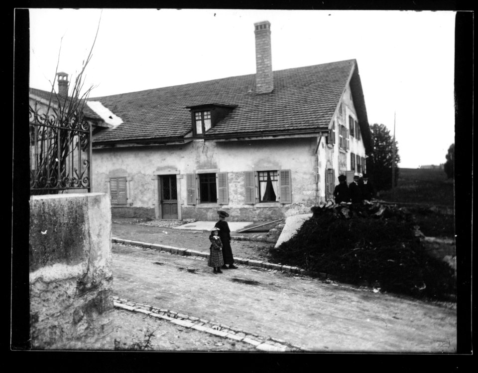 ArCJ - Les Bois, Maison Gouvernon - 137 J 584 a