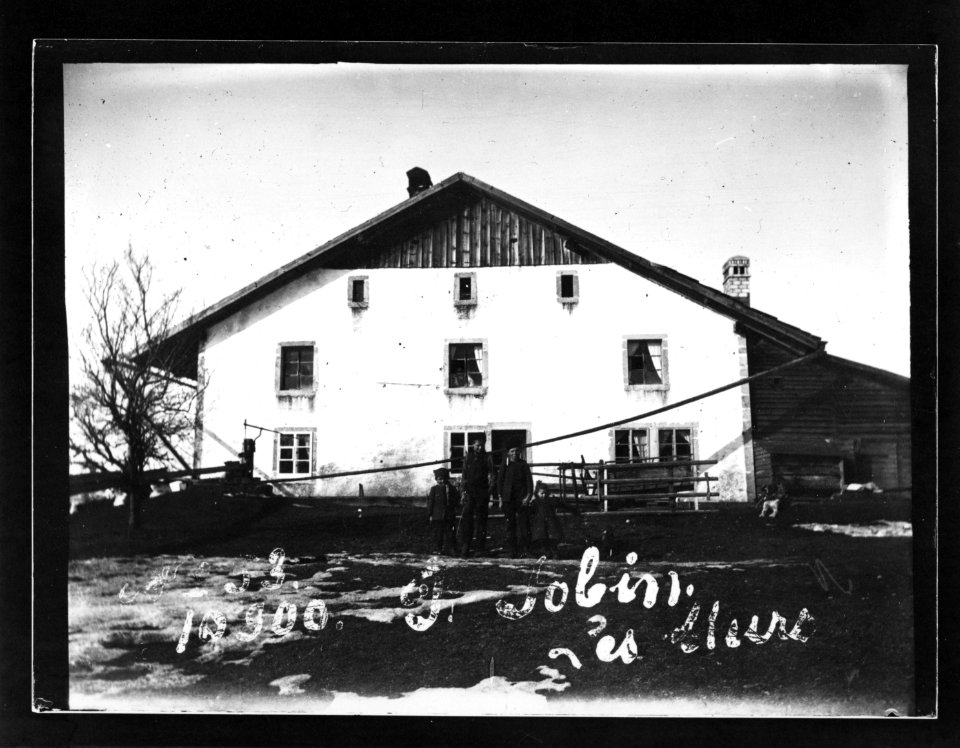 ArCJ - Les Bois, Les Murs, Maison - 137 J 1984 a