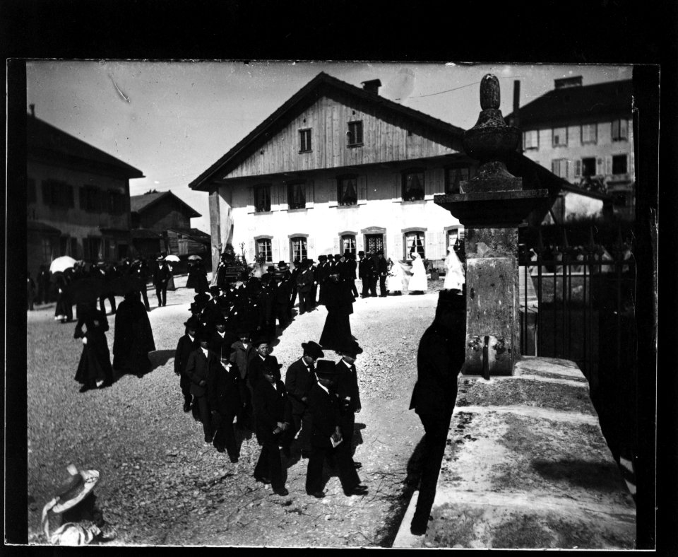 ArCJ - Les Bois, Procession - 137 J 2157 a