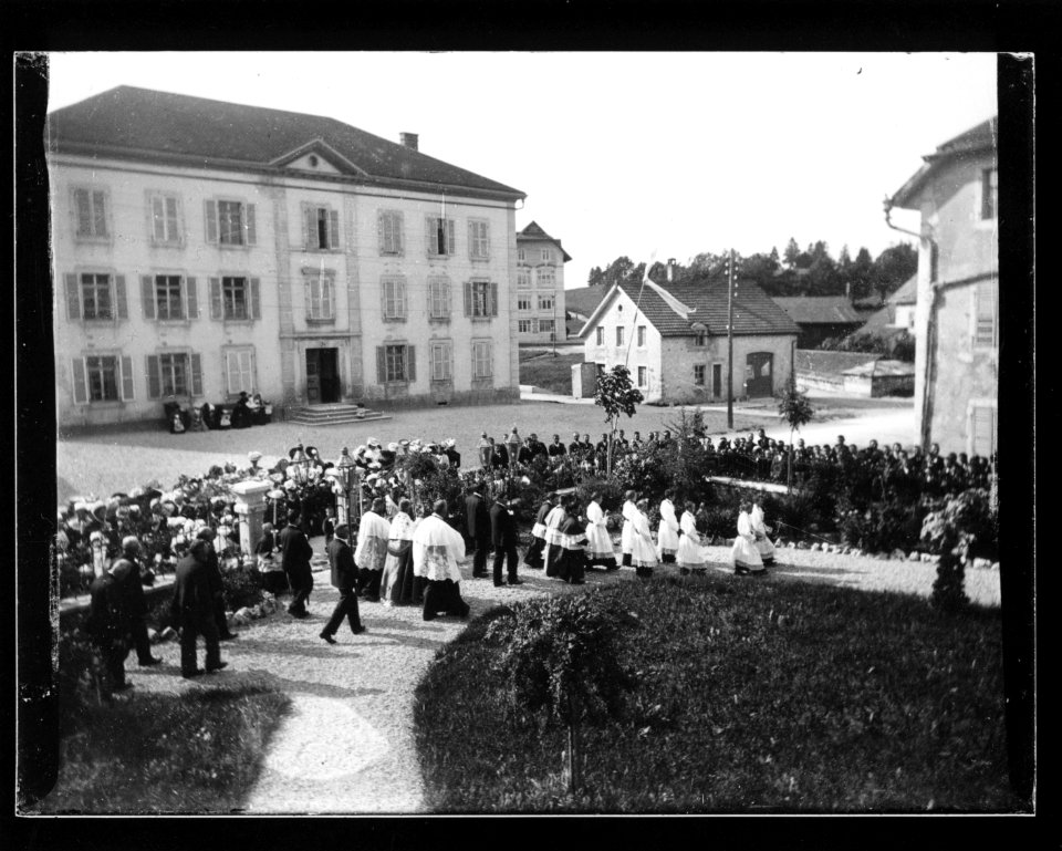 ArCJ - Les Bois, Procession - 137 J 1698 a