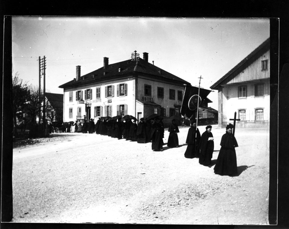 ArCJ - Les Bois, Procession - 137 J 2127 a