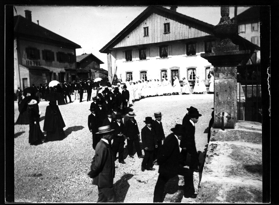 ArCJ - Les Bois, Procession - 137 J 2155 a