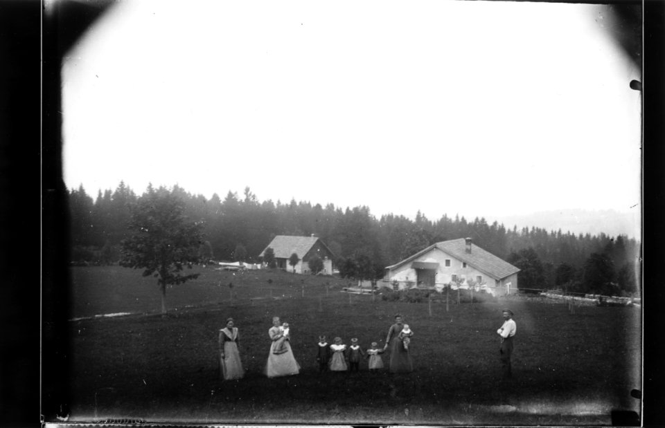 ArCJ - Les Bois, Sur la Montagne, Deux maisons - 137 J 470 b