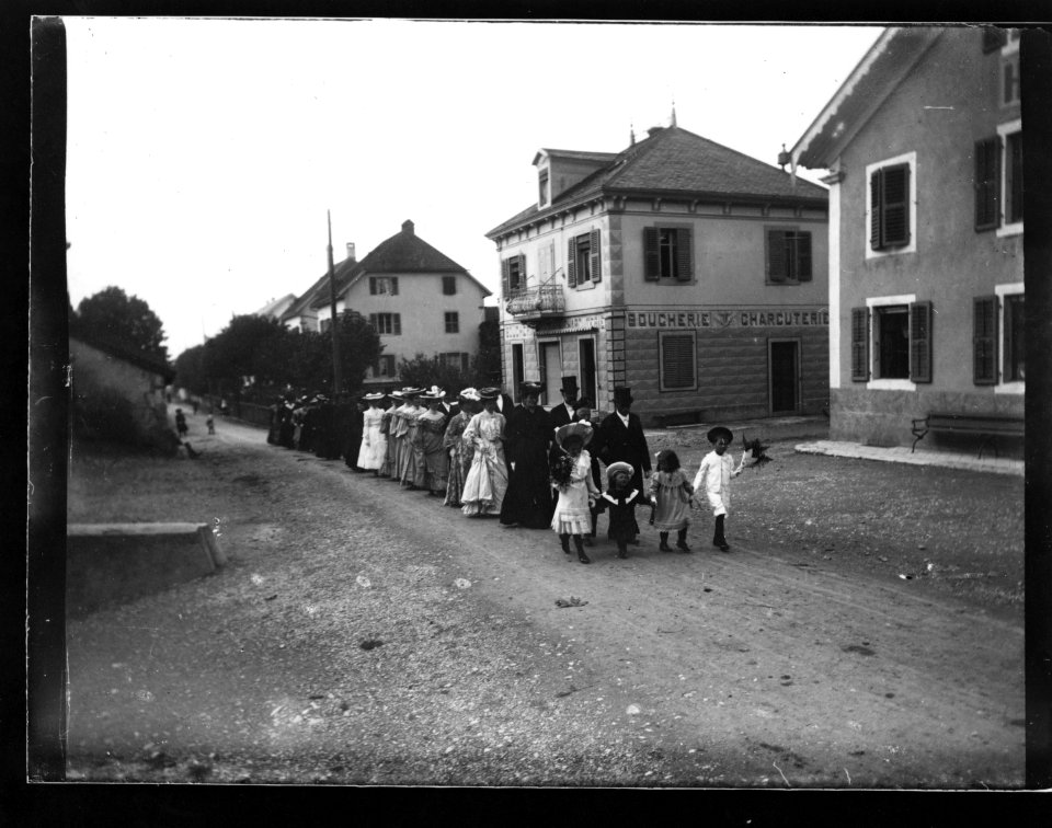 ArCJ - Les Bois, Procession - 137 J 2070 a
