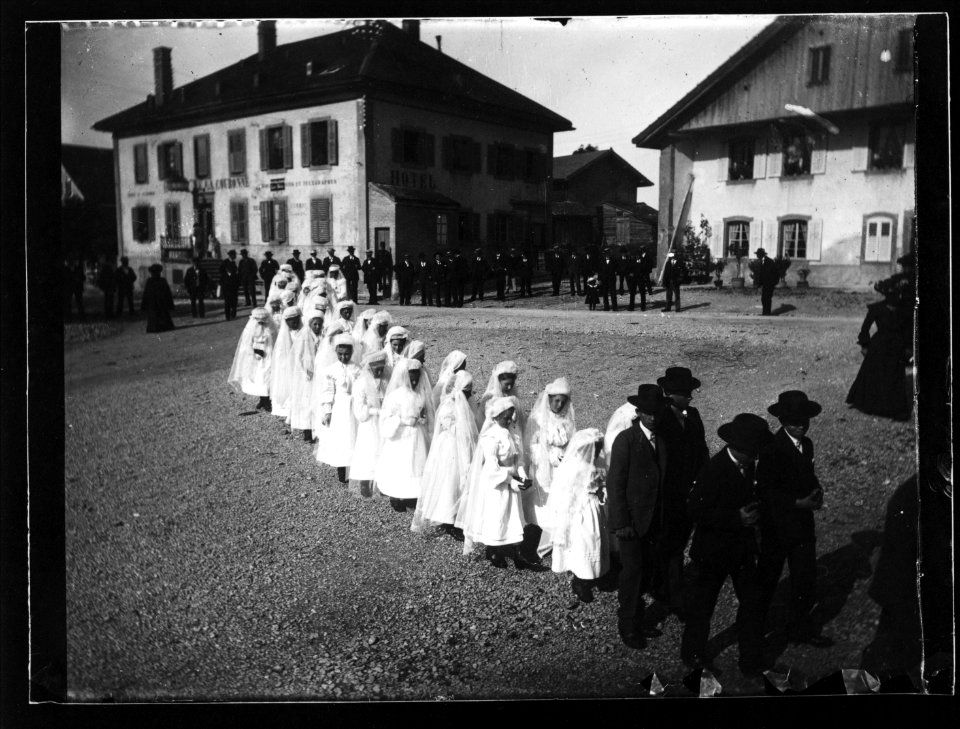 ArCJ - Les Bois, Procession - 137 J 2146 a