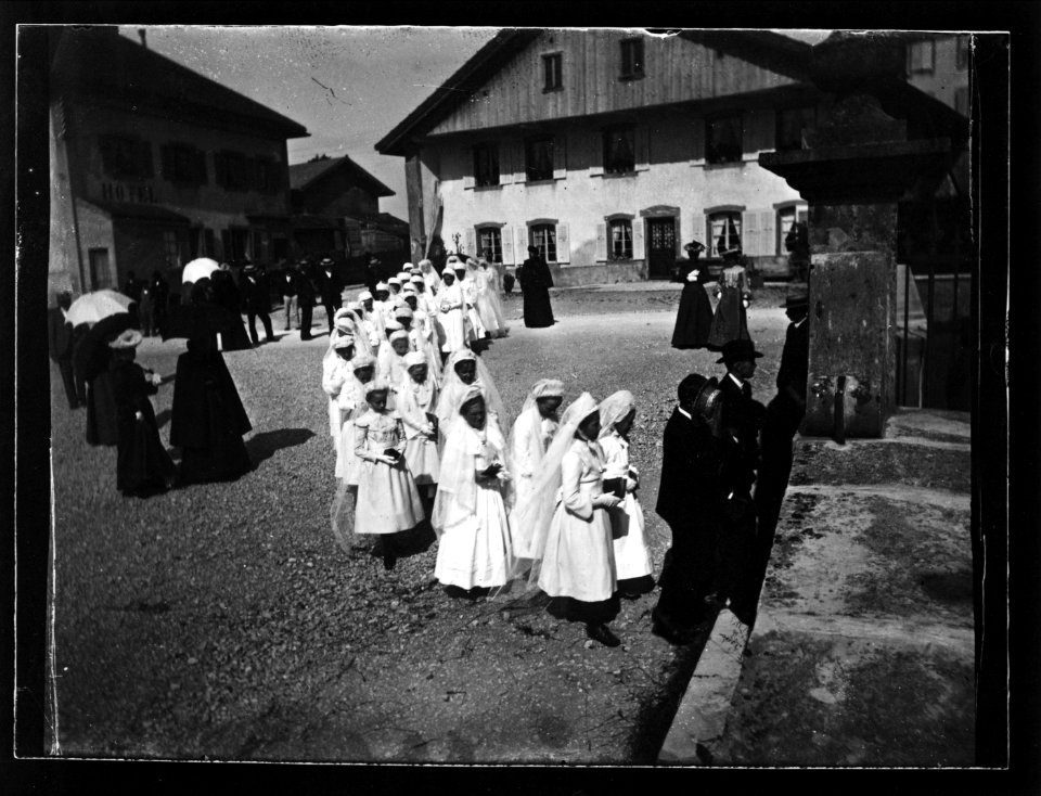 ArCJ - Les Bois, Procession - 137 J 2156 a