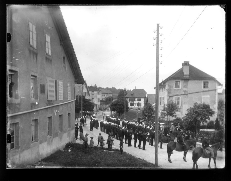 ArCJ - Les Bois, Pompiers en revue - 137 J 1855 c