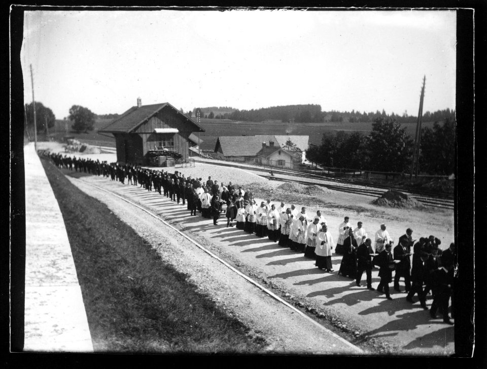 ArCJ - Les Bois, Procession - 137 J 1552 a