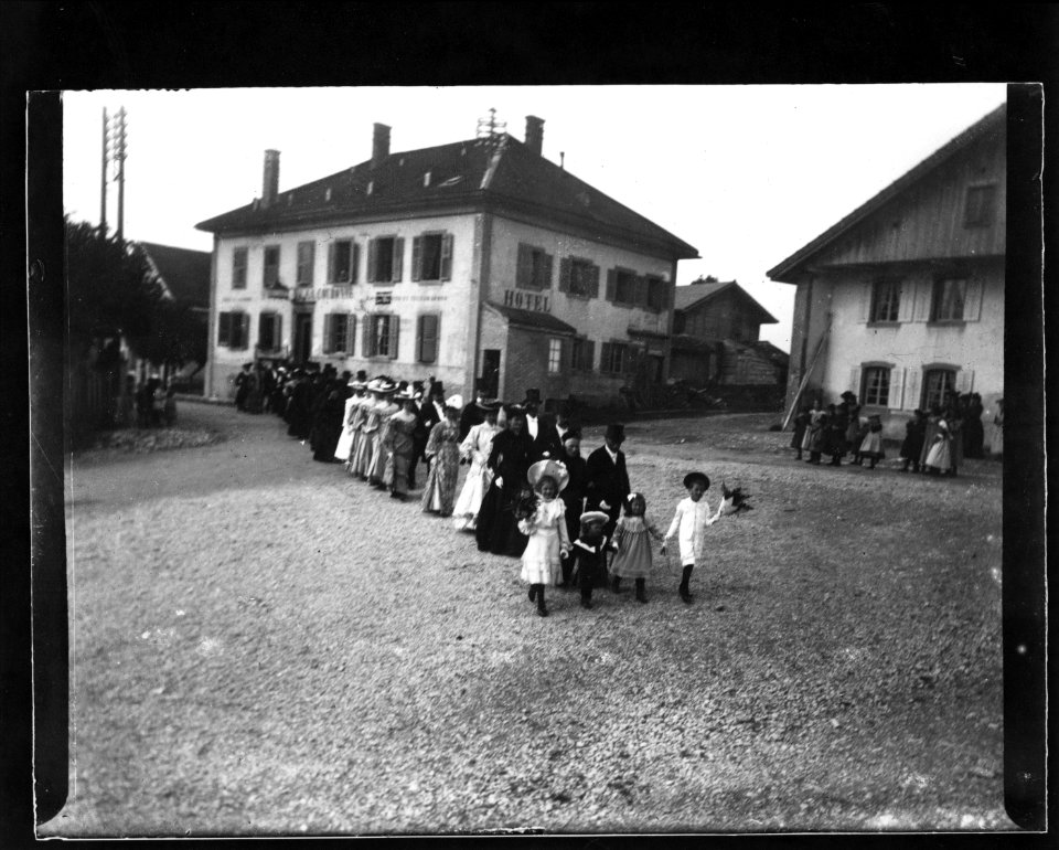 ArCJ - Les Bois, Procession - 137 J 2087 a