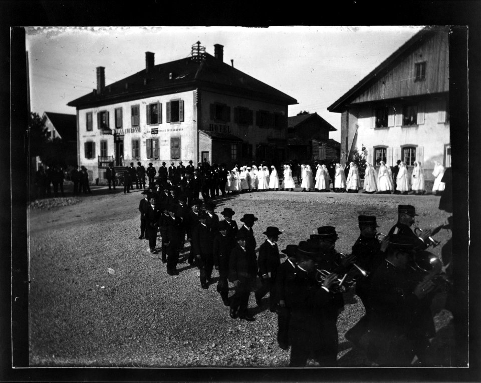 ArCJ - Les Bois, Procession - 137 J 2173 a