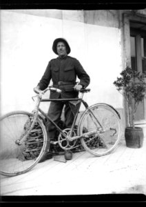 ArCJ - Militaire, vélo - 137 J 2438 a