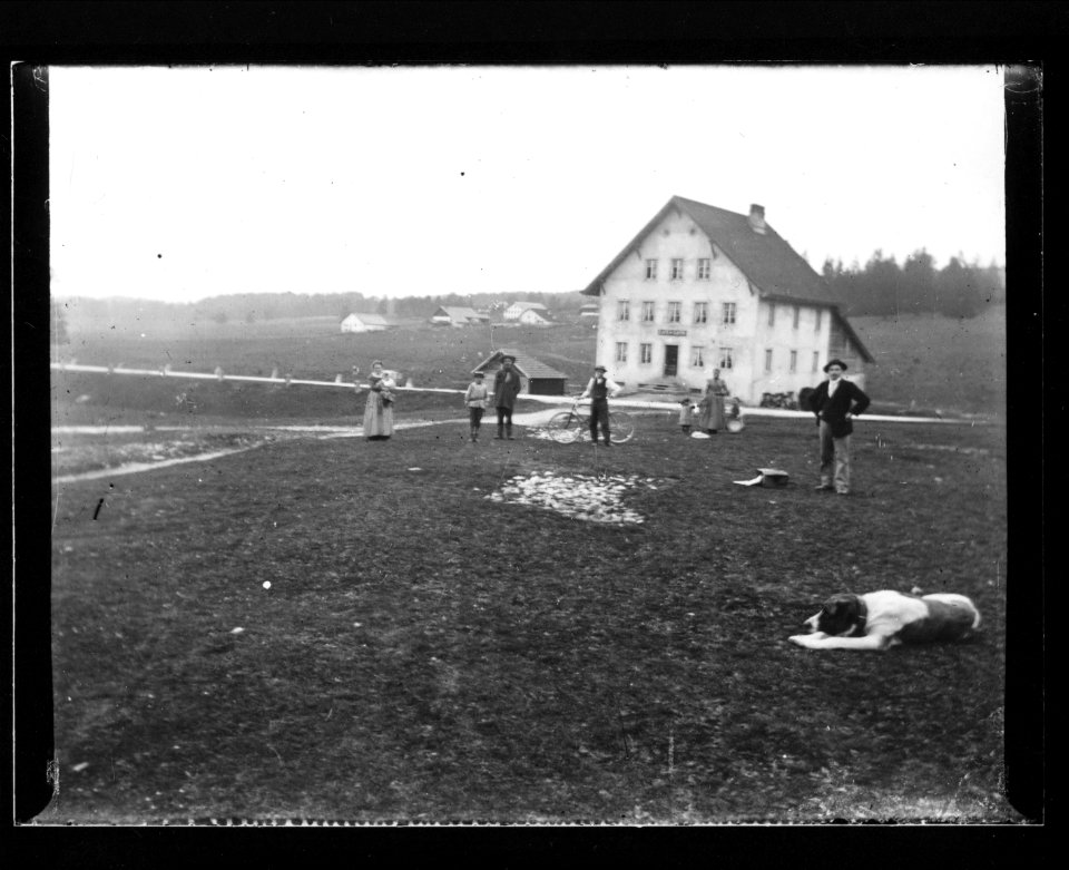 ArCJ - Muriaux, Le Cerneux Veusil, Café du Sapin et vue générale du hameau - 137 J 1569 a