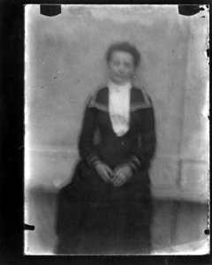 ArCJ - Portrait femme - 137 J 1877 a