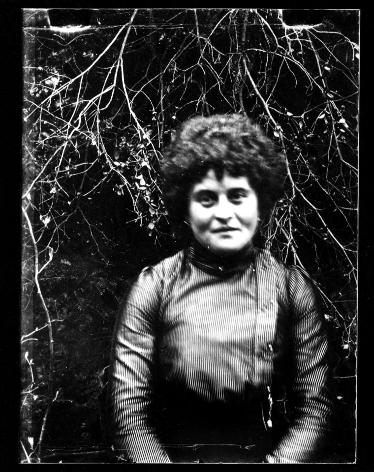 ArCJ - Portrait femme - 137 J 1950 a