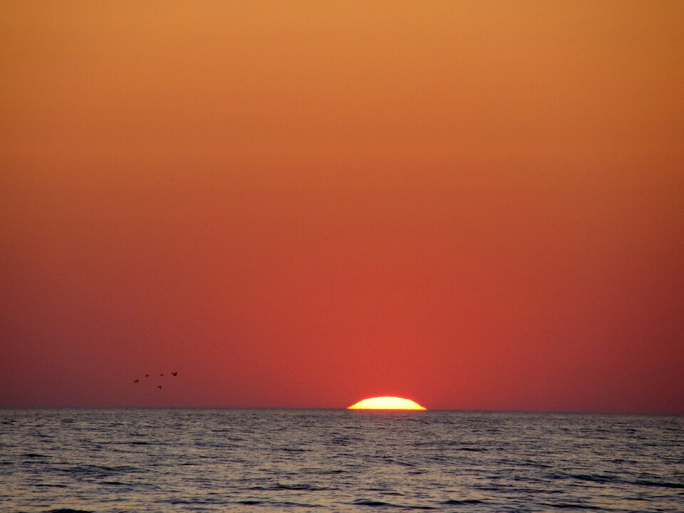Colors the sun in the sea west