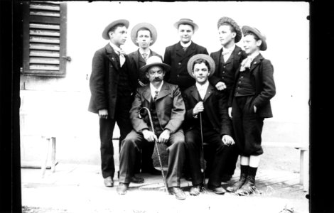 ArCJ - NE-La Chaux-de-Fonds, Groupe - 137 J 331 b
