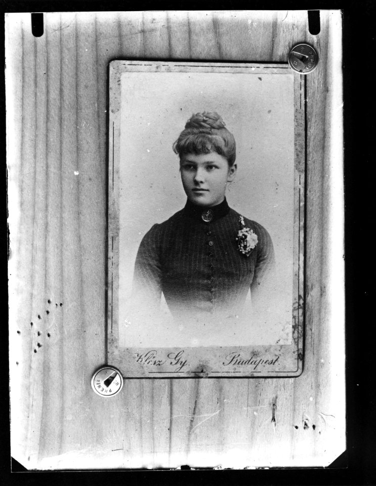 ArCJ - Portrait femme - 137 J 1936 a