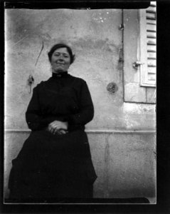 ArCJ - Portrait femme - 137 J 390 a