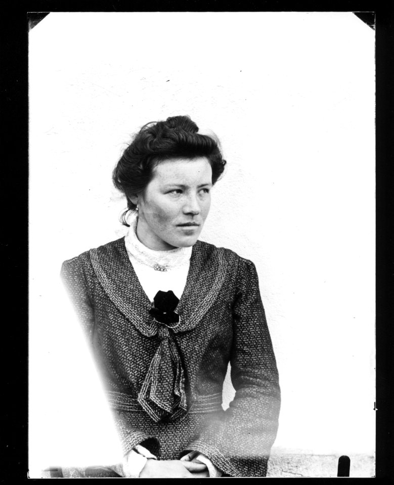 ArCJ - Portrait femme - 137 J 394 a