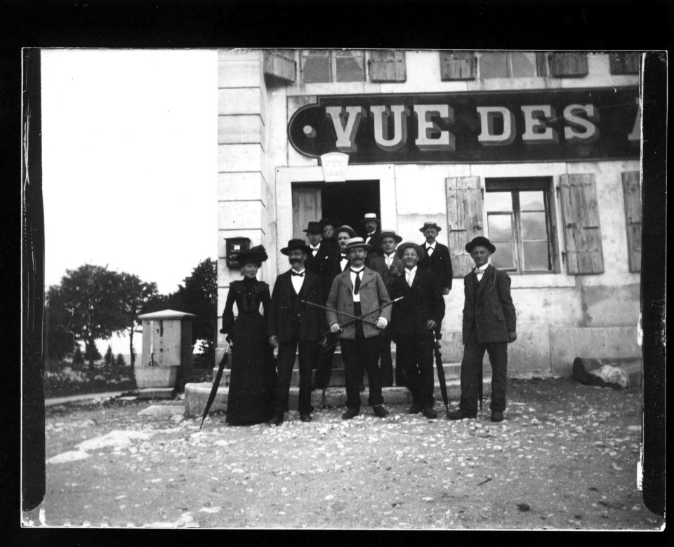ArCJ - NE-La Chaux-de-Fonds, Vue des Alpes, Groupe - 137 J 1456 a