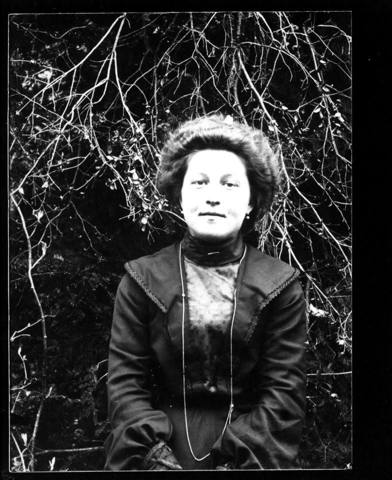 ArCJ - Portrait femme - 137 J 1949 a
