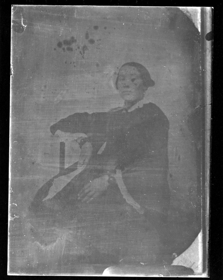 ArCJ - Portrait femme - 137 J 407 a