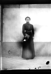 ArCJ - Portrait femme - 137 J 2795 a