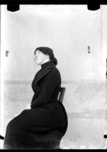 ArCJ - Portrait femme - 137 J 3006 a