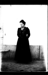 ArCJ - Portrait femme - 137 J 360 b