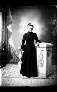 ArCJ - Portrait femme - 137 J 1236 b