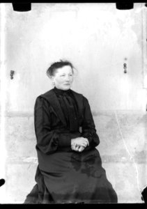 ArCJ - Portrait femme - 137 J 3007 a