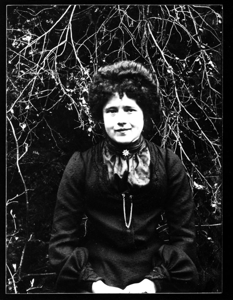 ArCJ - Portrait femme - 137 J 1902 a