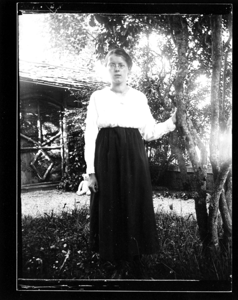 ArCJ - Portrait femme - 137 J 389 a
