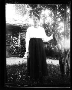 ArCJ - Portrait femme - 137 J 389 a