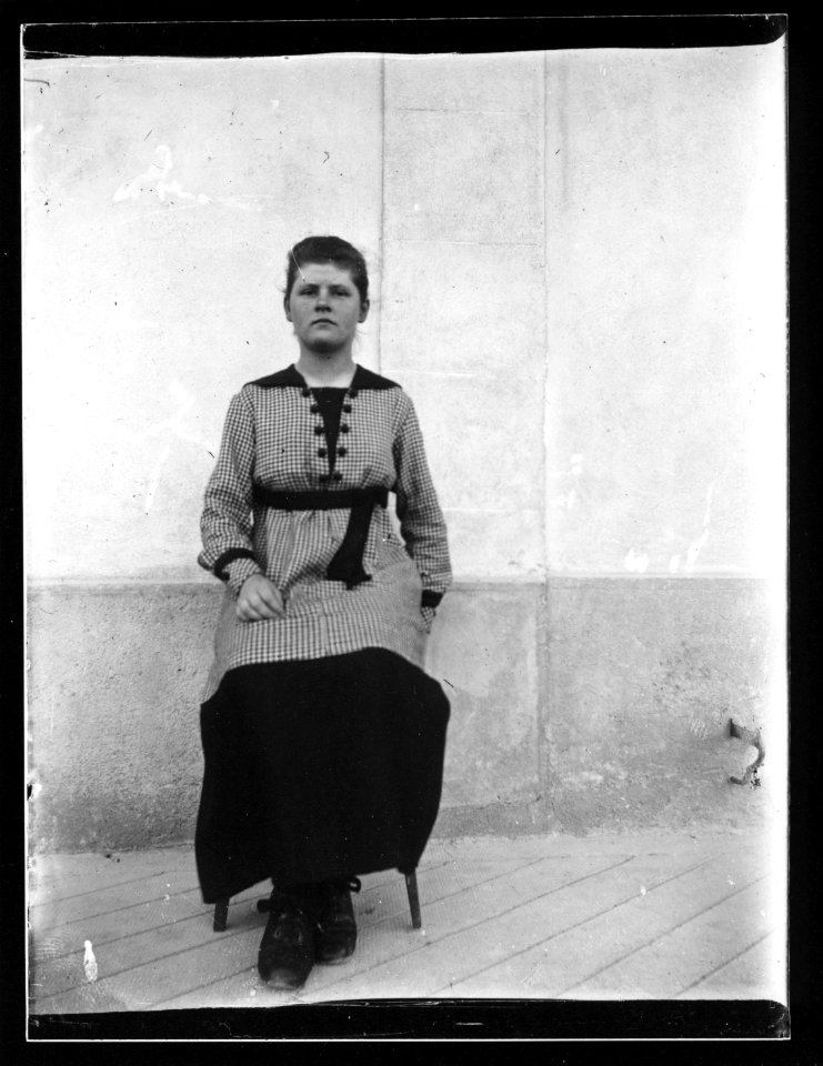 ArCJ - Portrait femme - 137 J 409 a
