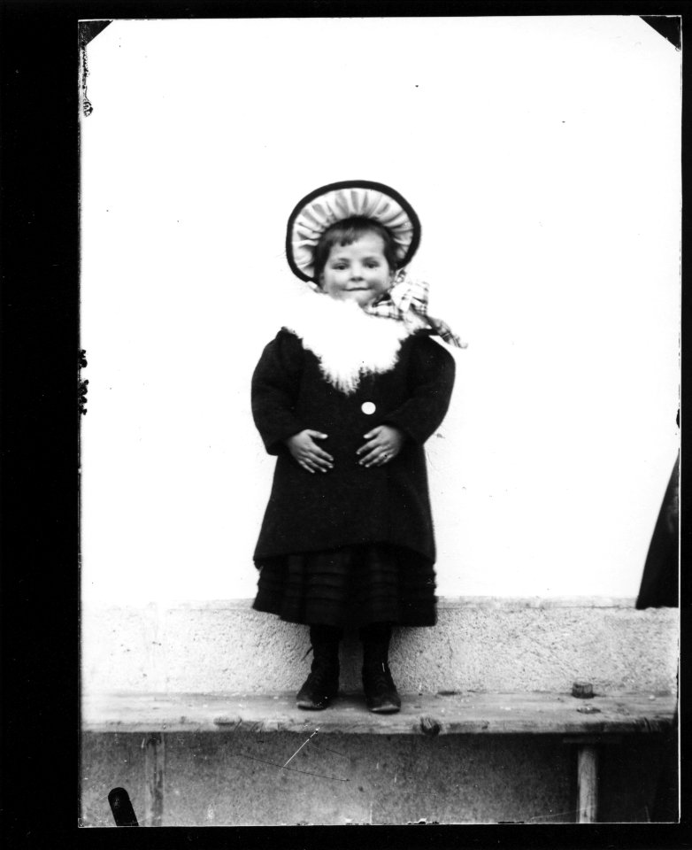 ArCJ - Portrait, fille - 137 J 1079 a