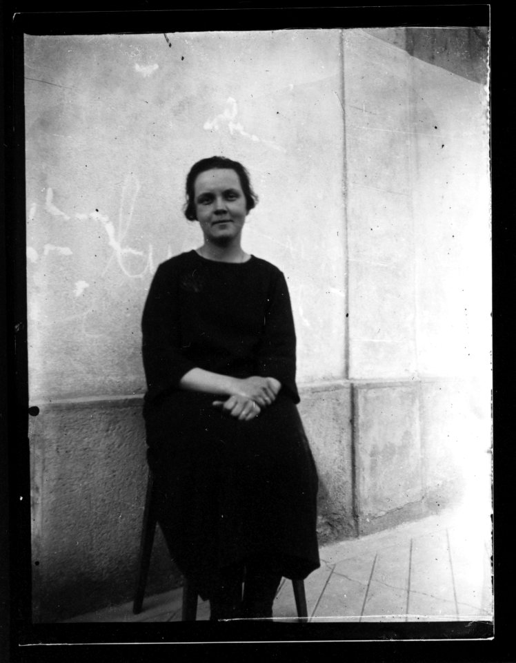 ArCJ - Portrait femme - 137 J 418 a
