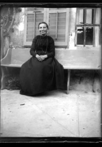ArCJ - Portrait femme - 137 J 2452 a