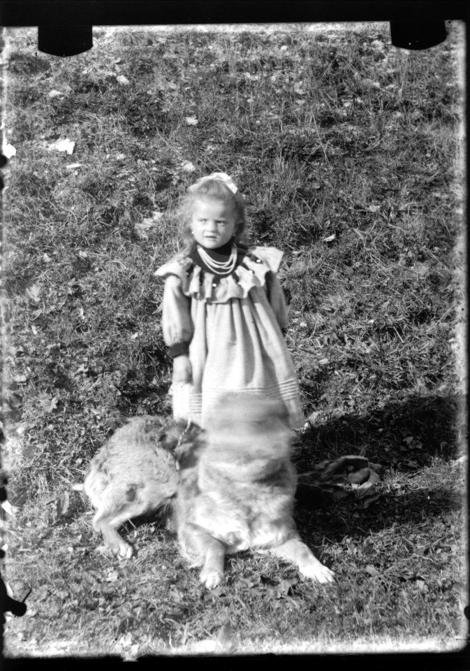 ArCJ - Portrait, fille - 137 J 2586 a