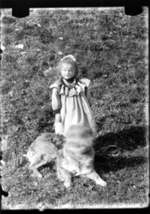 ArCJ - Portrait, fille - 137 J 2586 a