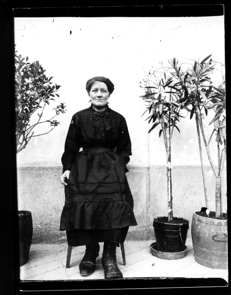 ArCJ - Portrait femme - 137 J 410 a