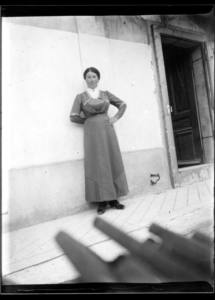 ArCJ - Portrait femme - 137 J 2595 a
