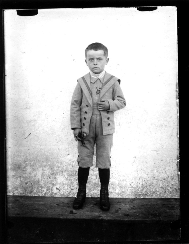 ArCJ - Portrait, garçon - 137 J 1370 a