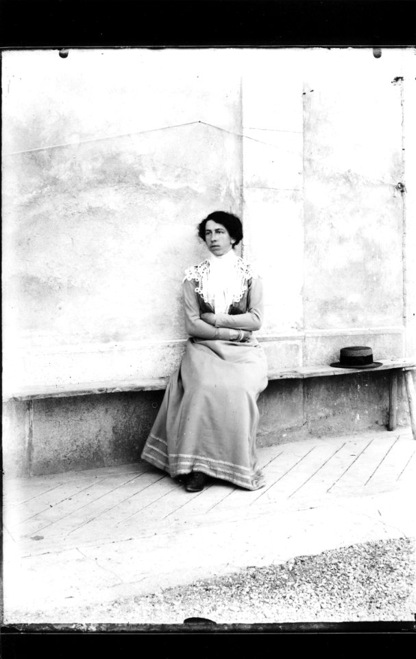 ArCJ - Portrait femme - 137 J 43 b