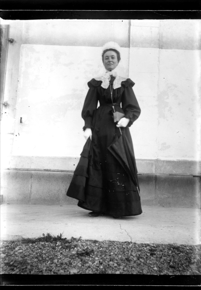 ArCJ - Portrait femme - 137 J 3005 a