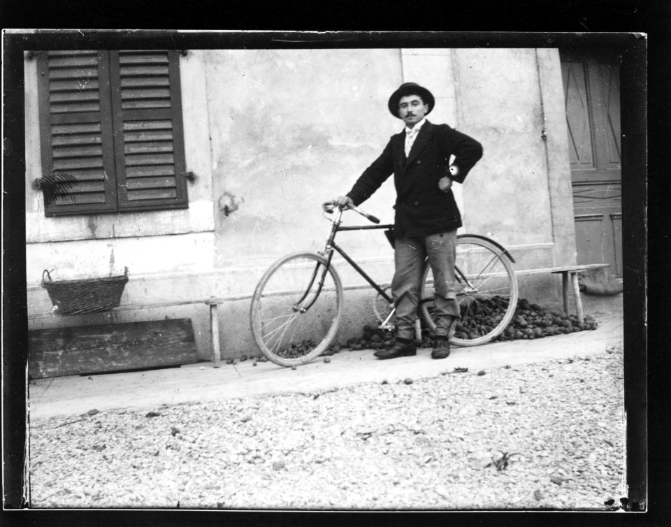 ArCJ - Portrait, homme - 137 J 1152 a