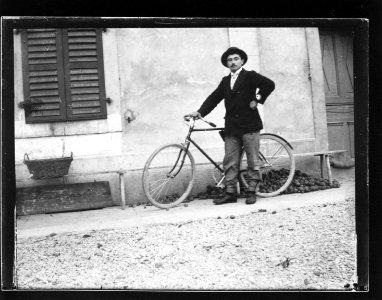 ArCJ - Portrait, homme - 137 J 1152 a