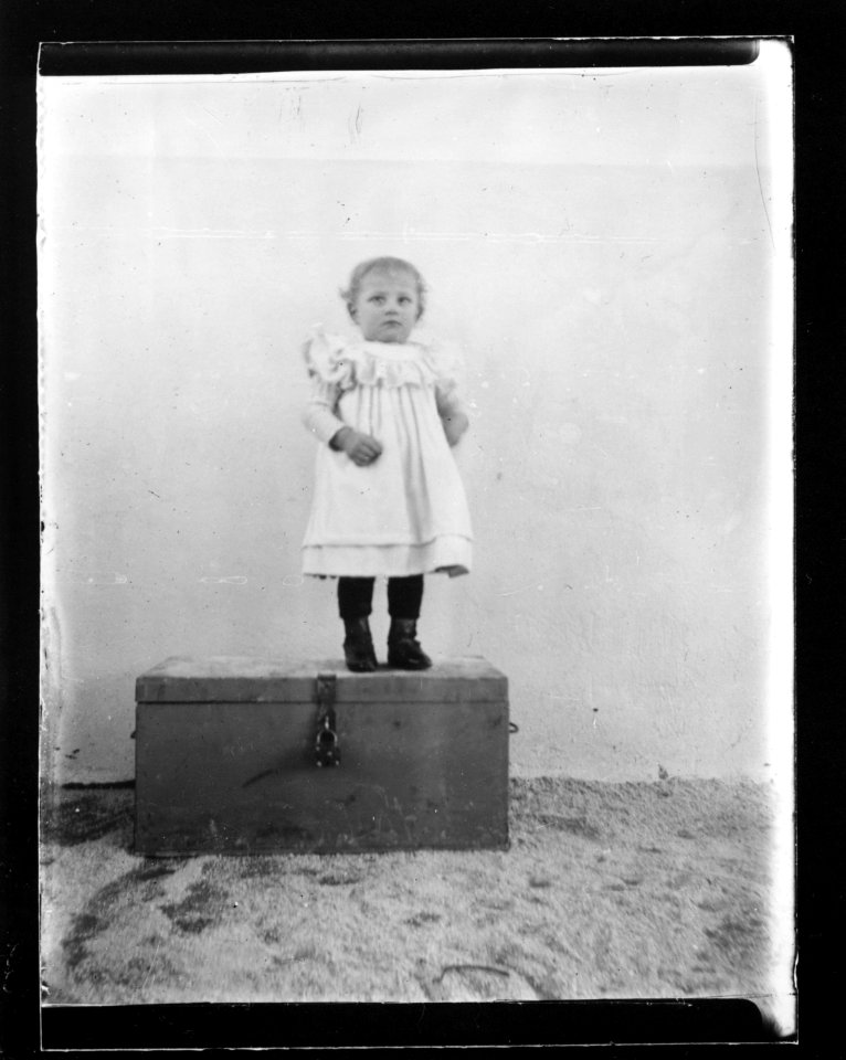 ArCJ - Portrait, enfant - 137 J 685 a