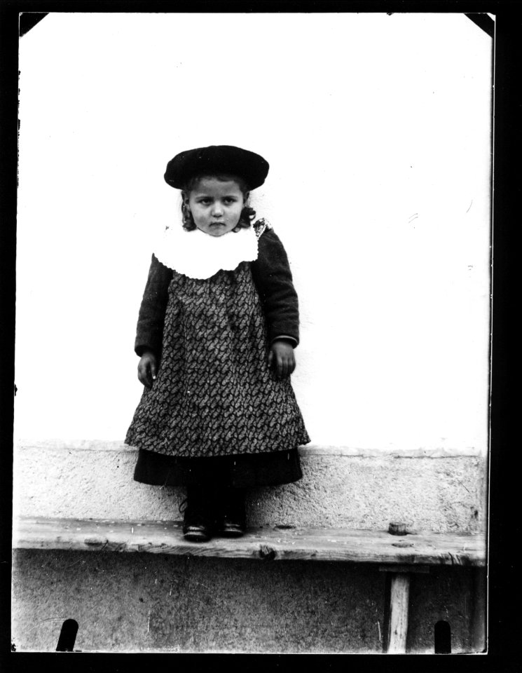 ArCJ - Portrait, fille - 137 J 1071 a
