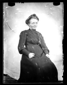 ArCJ - Portrait femme - 137 J 395 a